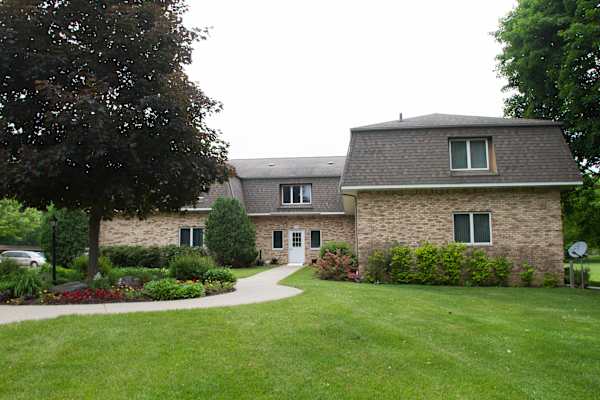 Warren Apartments property